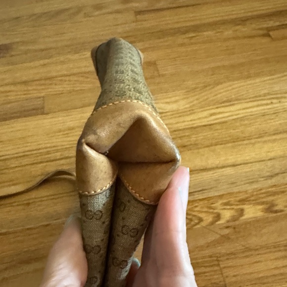 Gucci Tan and Brown Vintage Monogram Shoulder Bag - Picture 5 of 13